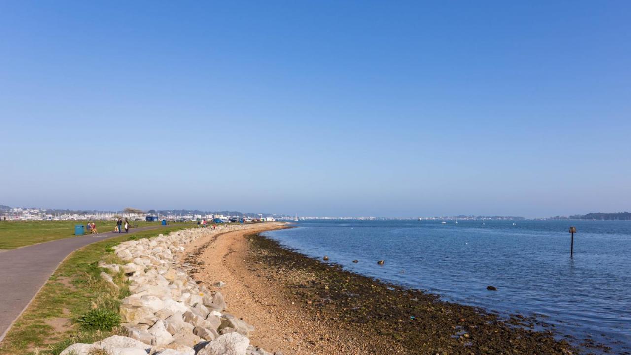 Fantasea Villa Poole Buitenkant foto