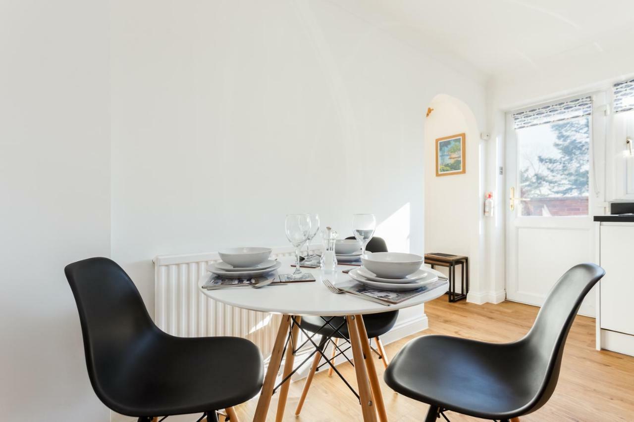 Fantasea Villa Poole Buitenkant foto