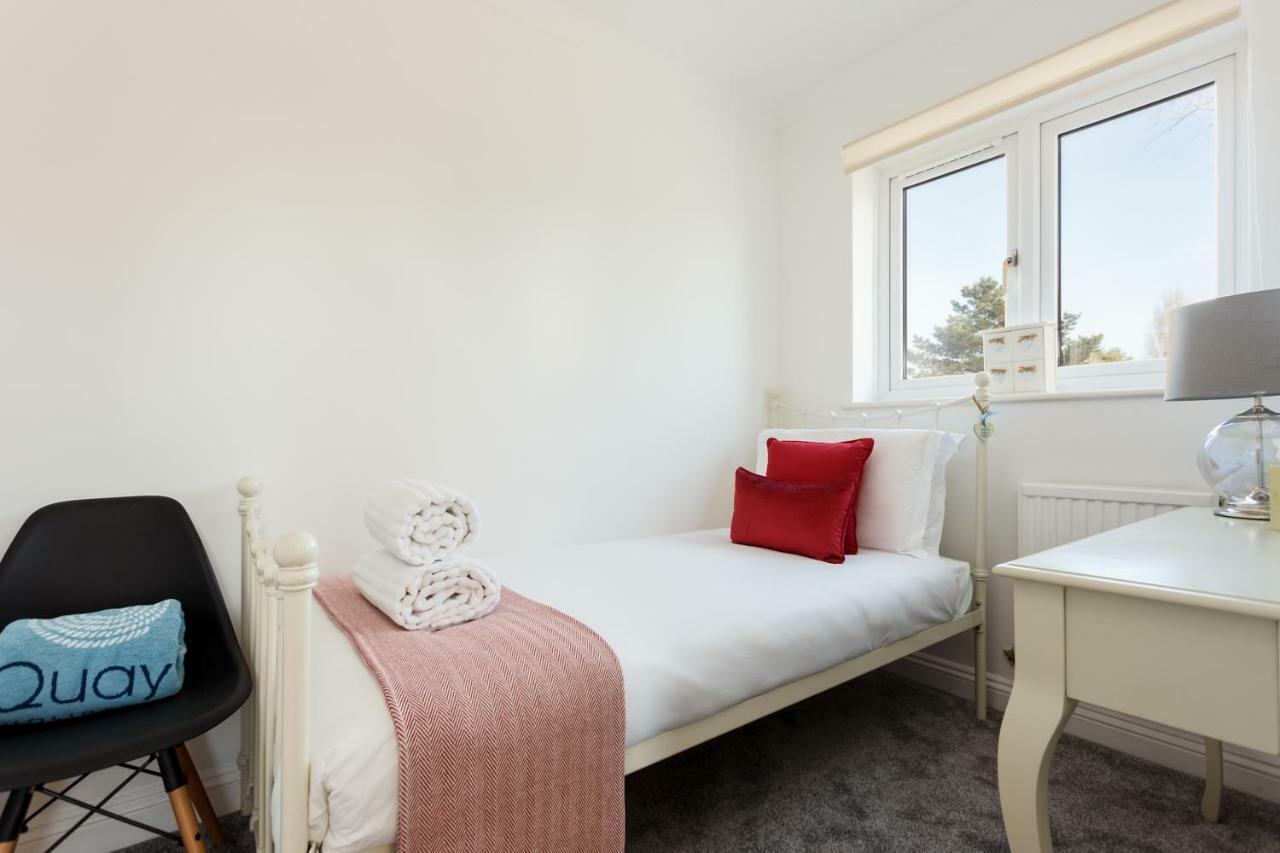Fantasea Villa Poole Buitenkant foto